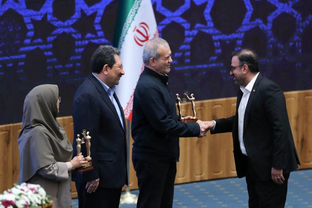 پژوهشگاه ارتباطات دستگاه برتر در تدوین استانداردهای هوش مصنوعی